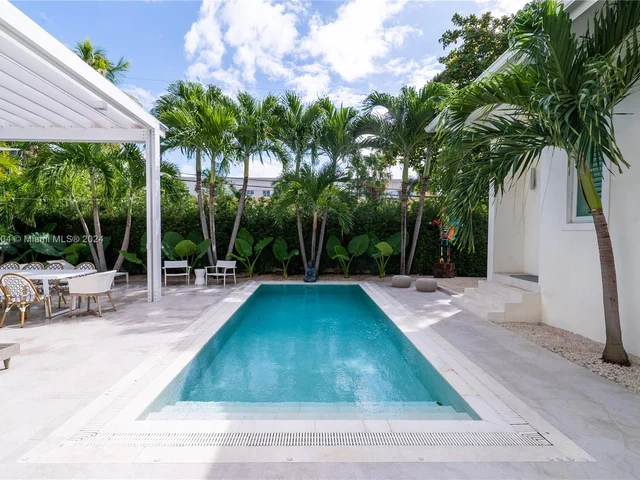 629 Hampton Ln, Key Biscayne FL 33149