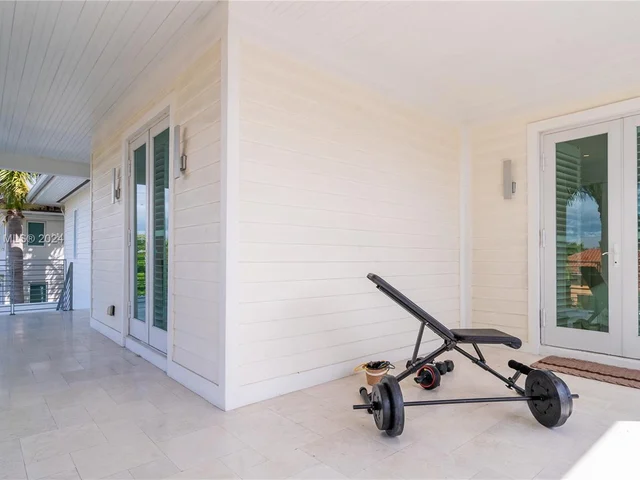 629 Hampton Ln, Key Biscayne FL 33149