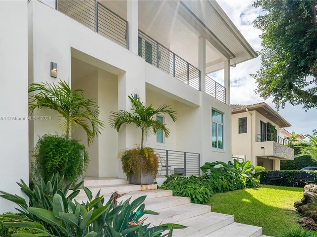 629 Hampton Ln, Key Biscayne FL 33149