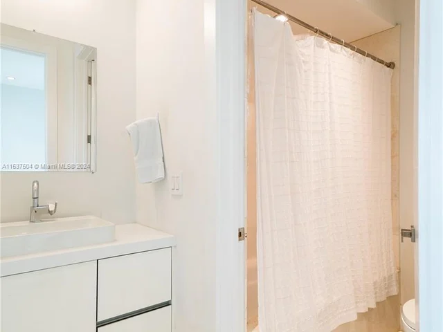 629 Hampton Ln, Key Biscayne FL 33149