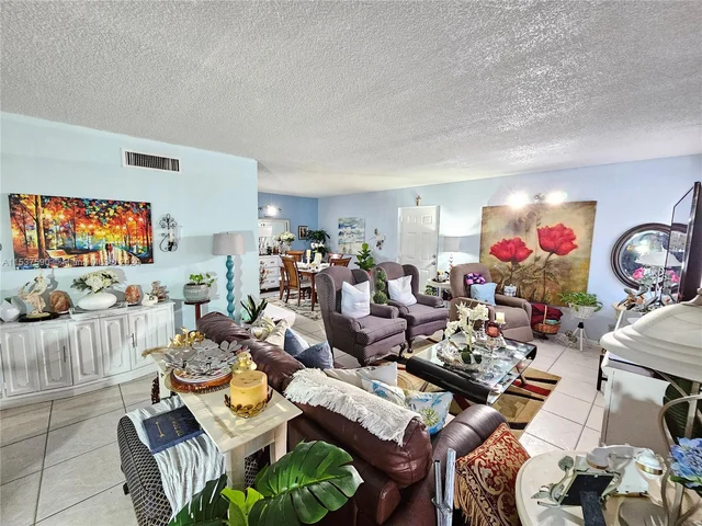 1810 NW 119th St # 204, Miami FL 33167