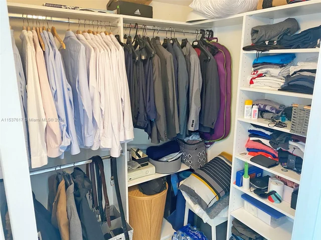 92 SW 3rd St # 4007, Miami FL 33130