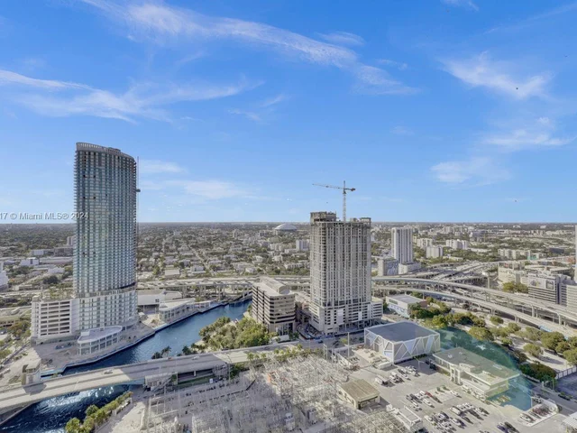 92 SW 3rd St # 4007, Miami FL 33130