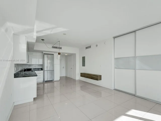 92 SW 3rd St # 4007, Miami FL 33130