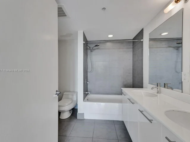 92 SW 3rd St # 4007, Miami FL 33130