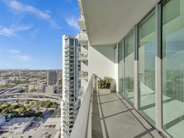 92 SW 3rd St # 4007, Miami FL 33130