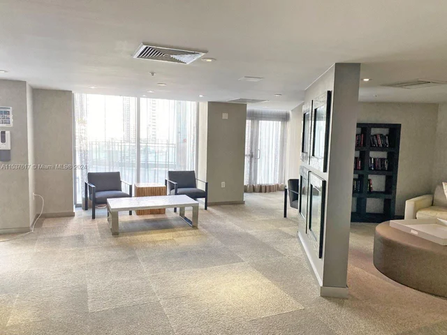 92 SW 3rd St # 4007, Miami FL 33130