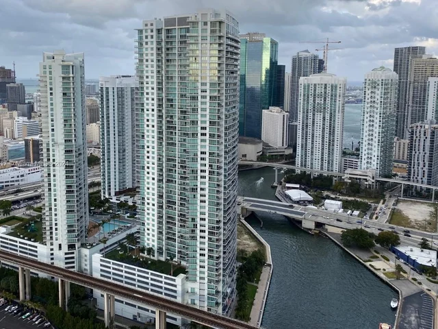 92 SW 3rd St # 4007, Miami FL 33130