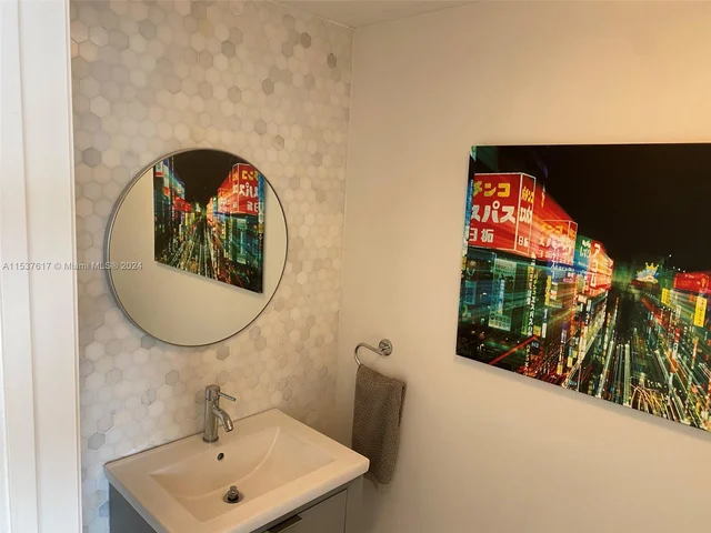 92 SW 3rd St # 4007, Miami FL 33130