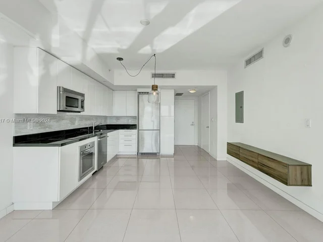 92 SW 3rd St # 4007, Miami FL 33130