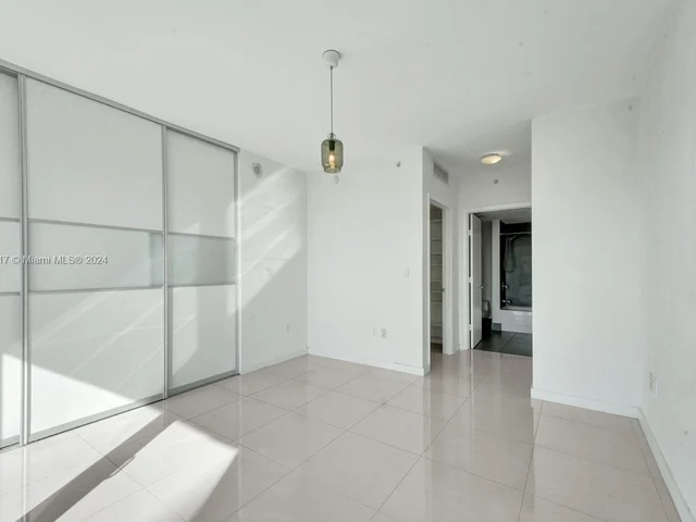 92 SW 3rd St # 4007, Miami FL 33130