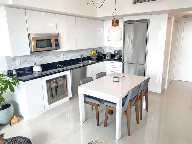 92 SW 3rd St # 4007, Miami FL 33130