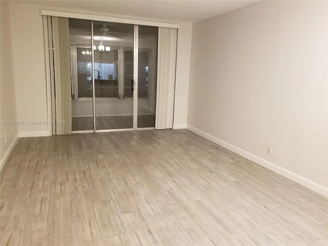 9440 Poinciana Pl # 107, Davie FL 33324
