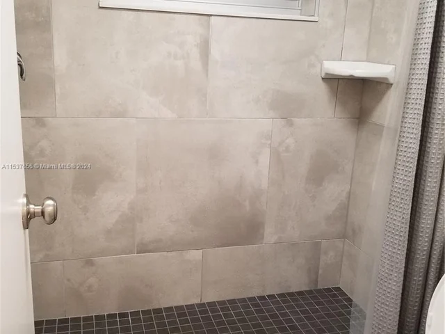 9440 Poinciana Pl # 107, Davie FL 33324