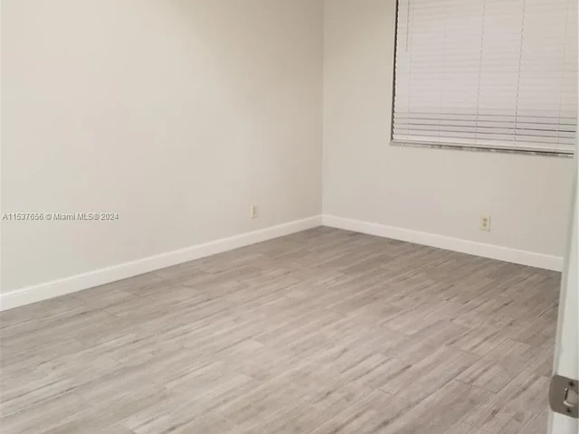 9440 Poinciana Pl # 107, Davie FL 33324