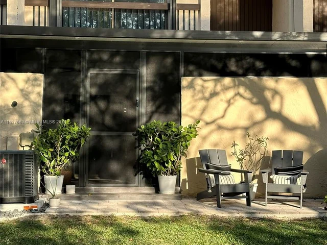 1140 NW 99th Ave # 70, Pembroke Pines FL 33024