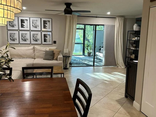 1140 NW 99th Ave # 70, Pembroke Pines FL 33024