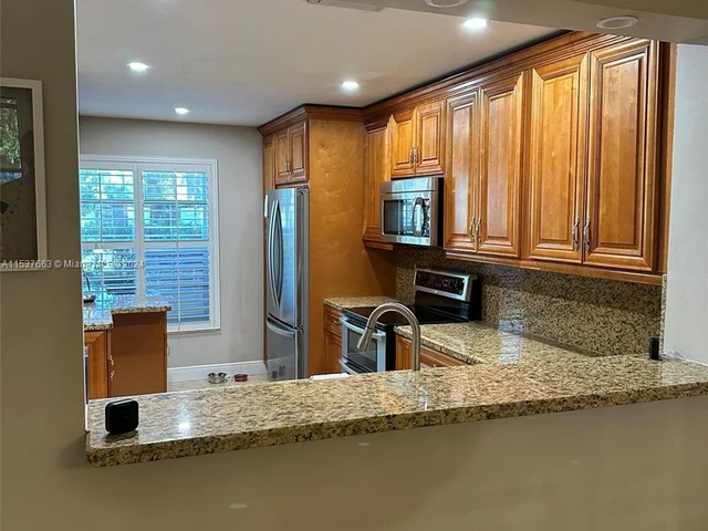 1140 NW 99th Ave # 70, Pembroke Pines FL 33024