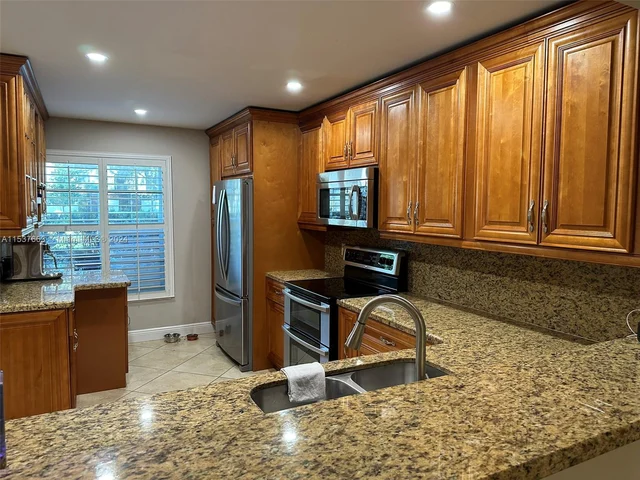 1140 NW 99th Ave # 70, Pembroke Pines FL 33024