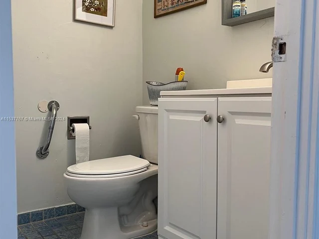 2841 NE 163rd St # 811, North Miami Beach FL 33160