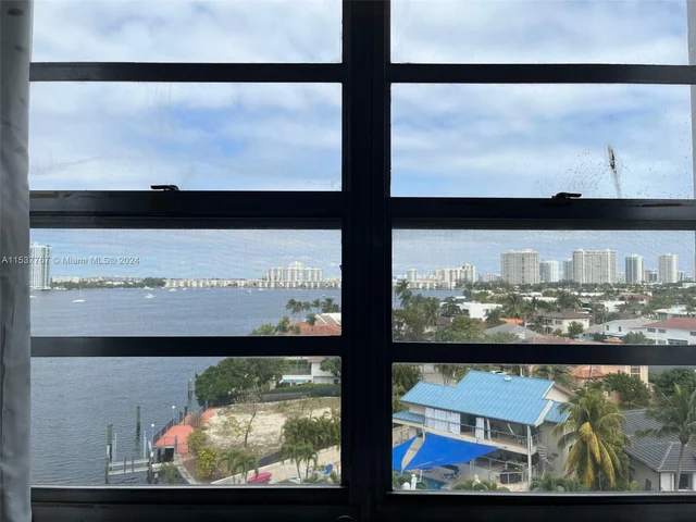 2841 NE 163rd St # 811, North Miami Beach FL 33160