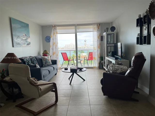 2841 NE 163rd St # 811, North Miami Beach FL 33160