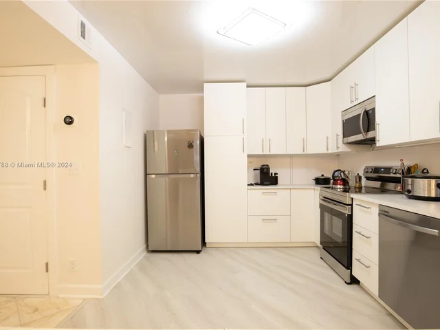 2500 Parkview Dr # 1714, Hallandale Beach FL 33009