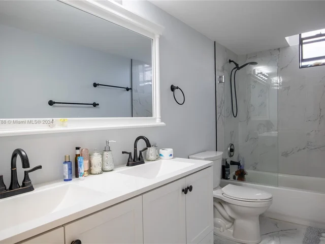 2500 Parkview Dr # 1714, Hallandale Beach FL 33009