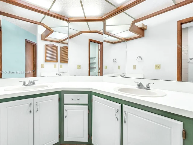 8750 SW 57th Pl, Cooper City FL 33328