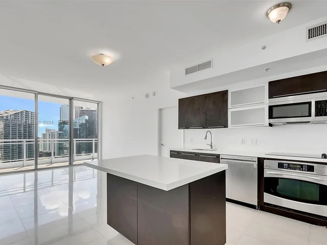 90 SW 3rd St # 3903, Miami FL 33130