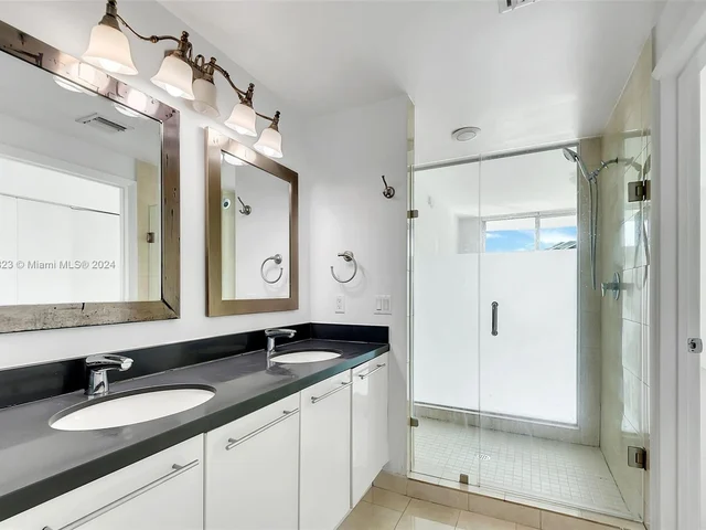 90 SW 3rd St # 3903, Miami FL 33130