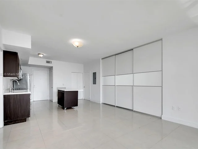 90 SW 3rd St # 3903, Miami FL 33130