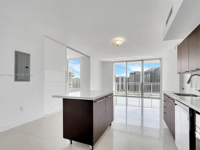 90 SW 3rd St # 3903, Miami FL 33130