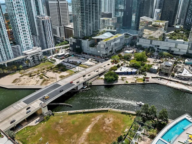 90 SW 3rd St # 3903, Miami FL 33130