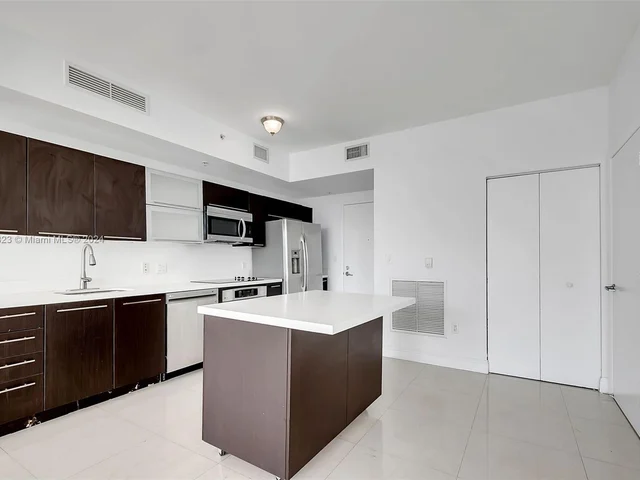 90 SW 3rd St # 3903, Miami FL 33130