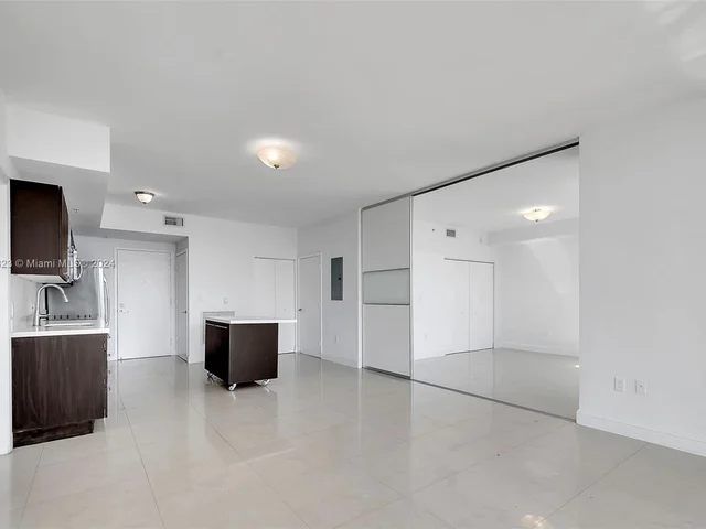 90 SW 3rd St # 3903, Miami FL 33130