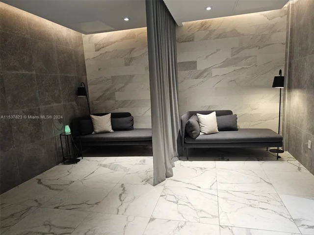 90 SW 3rd St # 3903, Miami FL 33130