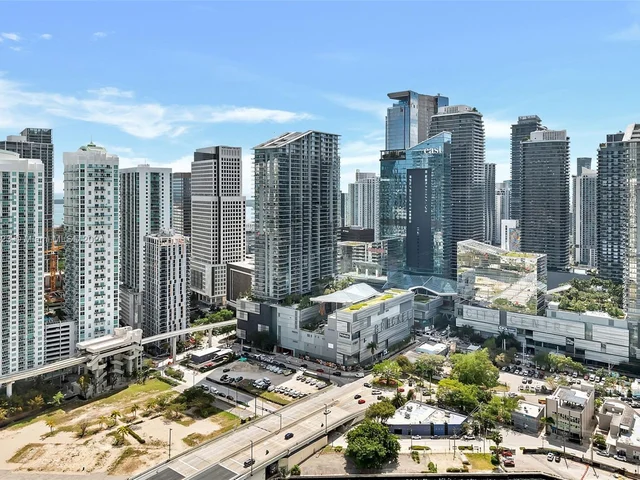 90 SW 3rd St # 3903, Miami FL 33130