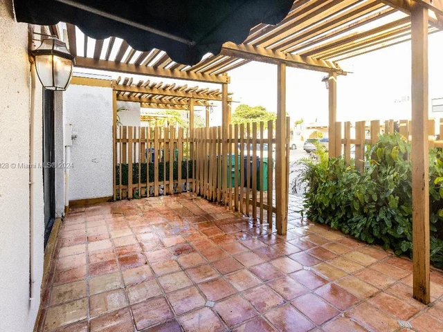 13184 SW 9th Ln, Miami FL 33184