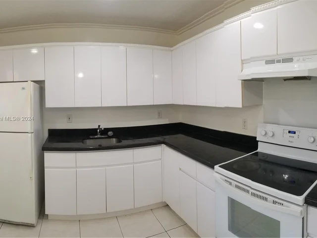 724 NE 4th St # 8, Hallandale Beach FL 33009