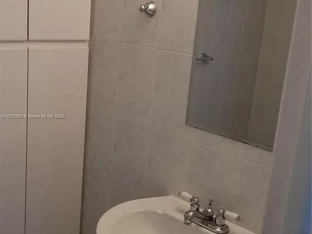 724 NE 4th St # 8, Hallandale Beach FL 33009