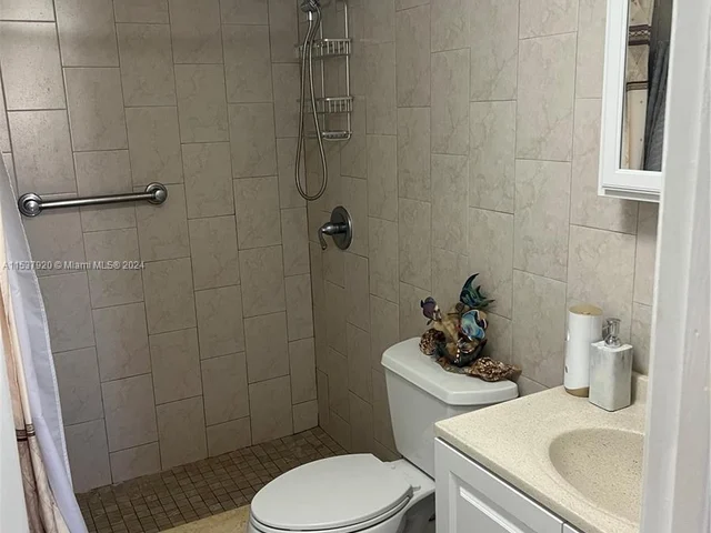 10895 NW 7th St # 28, Miami FL 33172