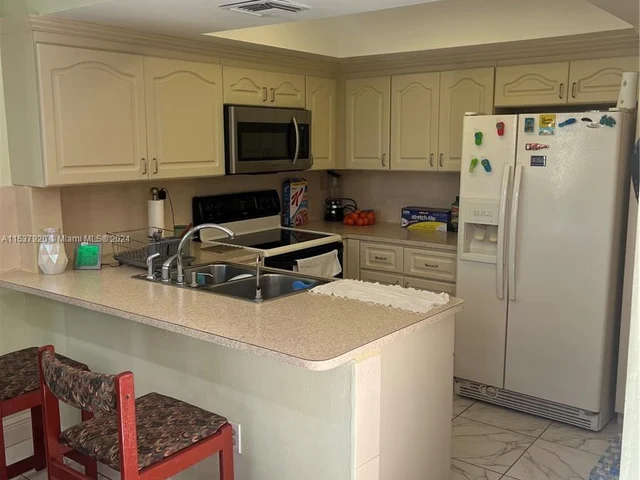 10895 NW 7th St # 28, Miami FL 33172