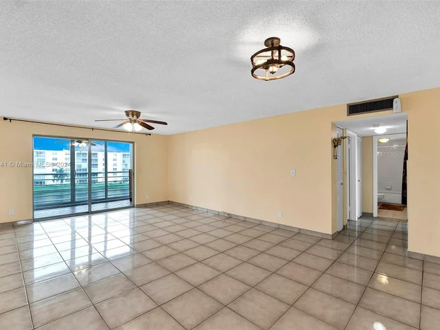 431 SE 3rd St # 402, Dania Beach FL 33004