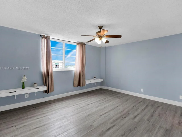 431 SE 3rd St # 402, Dania Beach FL 33004