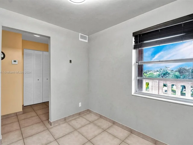 431 SE 3rd St # 402, Dania Beach FL 33004