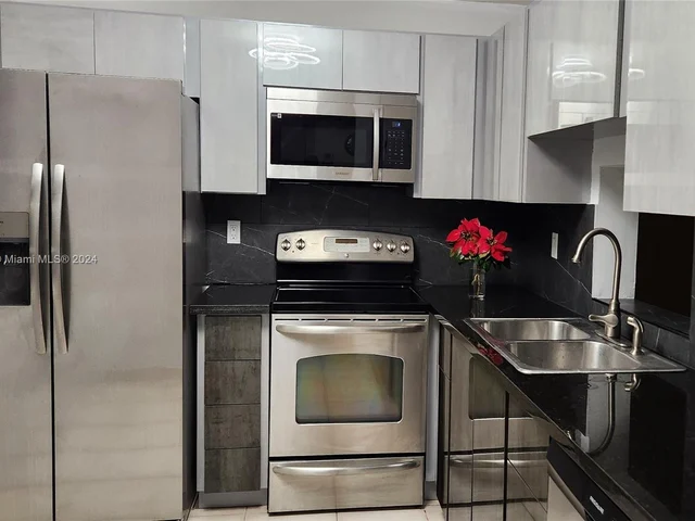 431 SE 3rd St # 402, Dania Beach FL 33004