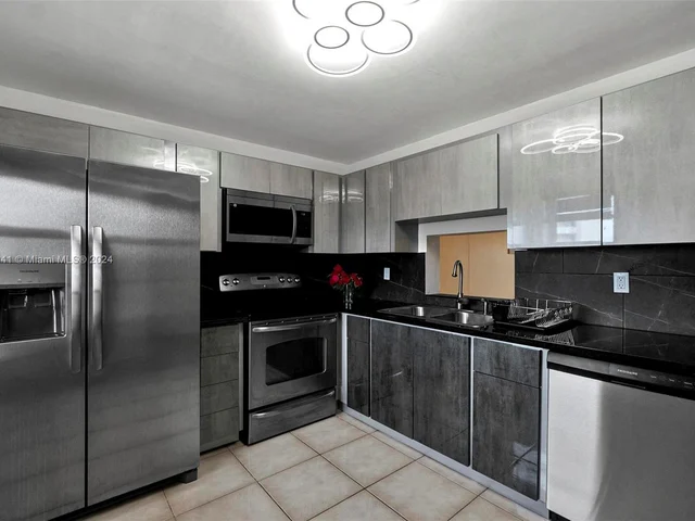 431 SE 3rd St # 402, Dania Beach FL 33004