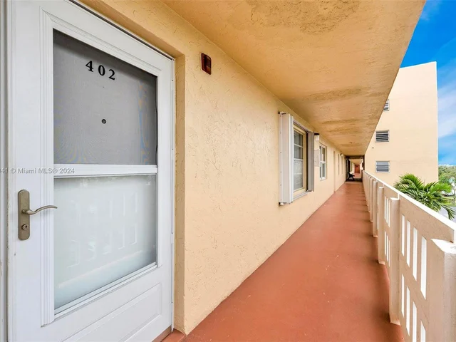 431 SE 3rd St # 402, Dania Beach FL 33004