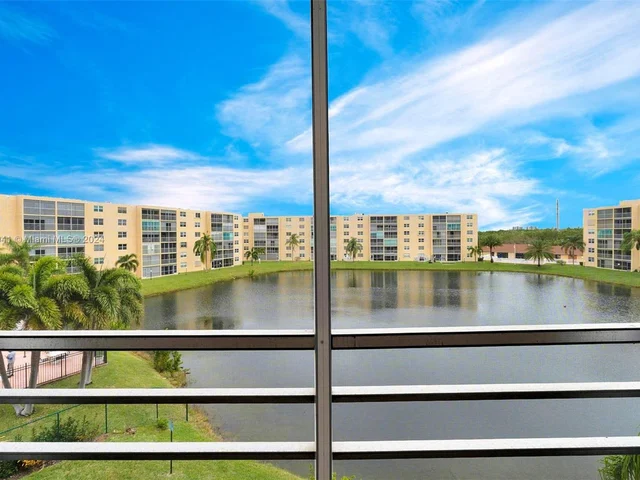 431 SE 3rd St # 402, Dania Beach FL 33004